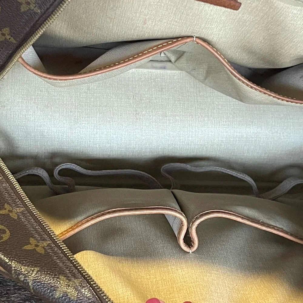 LV Deauville Handbag. Preowned condition. - Picture 6 of 7